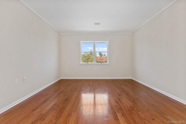 Building Photo - 160 Lakeview Ave