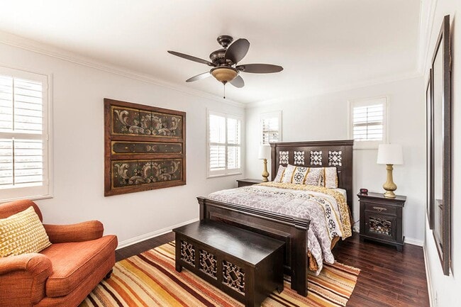Building Photo - Large 3 Bed 2.5 Bath Home Available In Eas...