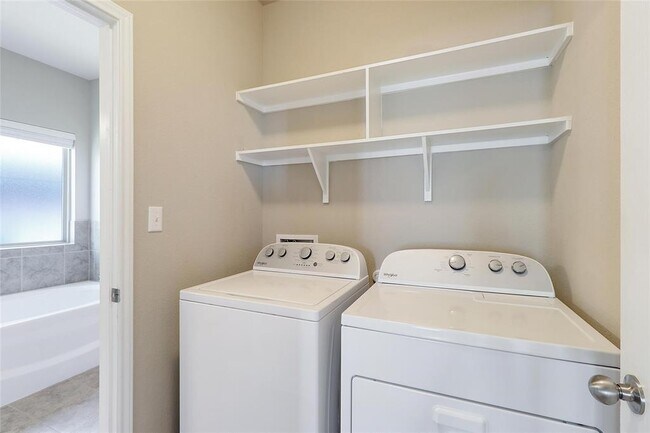 Building Photo - 205 Scenic Hills Cir