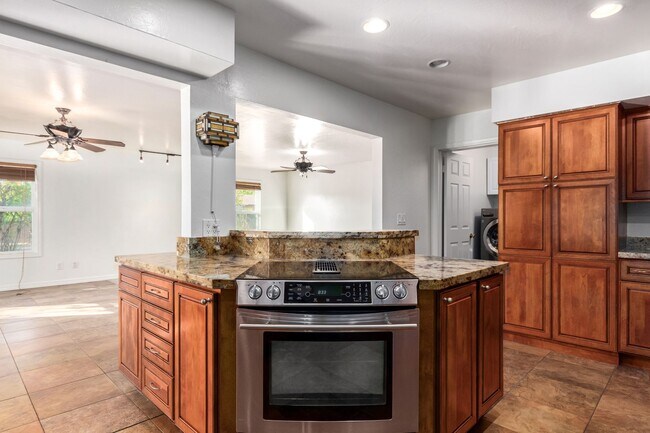 Building Photo - 2321 E Enid Cir