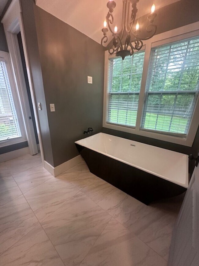 Building Photo - Stunning 5-Bedroom Home in Germantown-Spac...