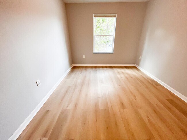 Building Photo - 5289 Stacy St