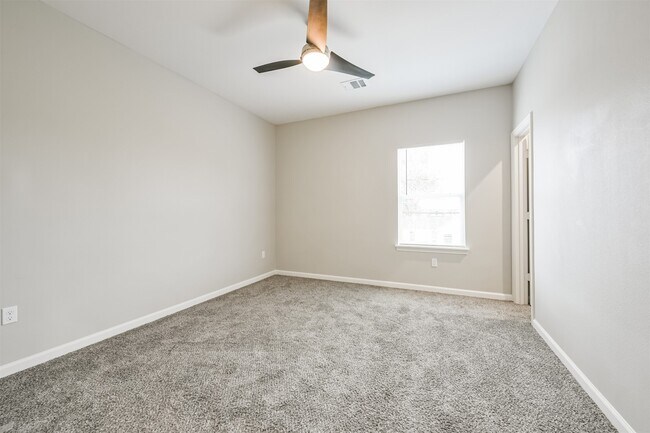 Building Photo - 4405 Mallow St