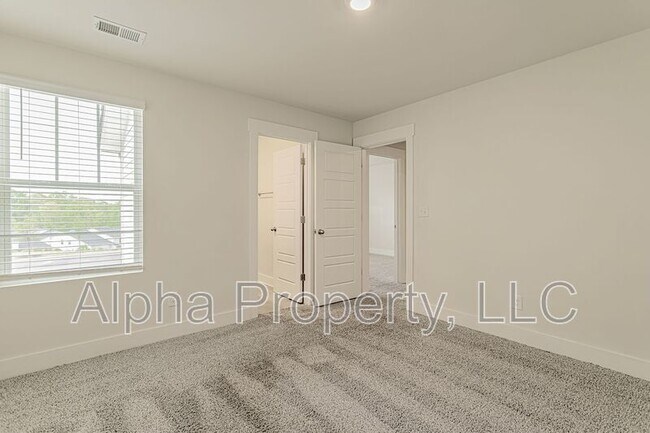 Building Photo - 164 Bromes Way