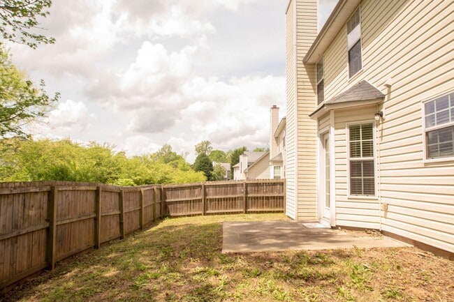 Building Photo - Impressive 3 Bed, 2.5 Bath Home