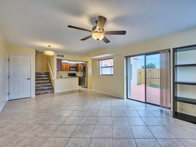 Building Photo - 4065 Village Dr