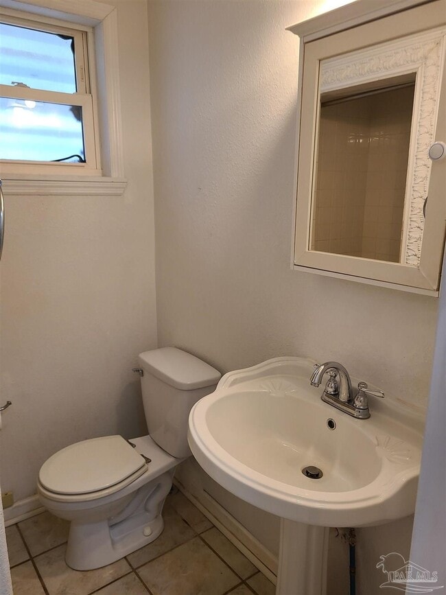 Building Photo - 415 Gibbs Rd