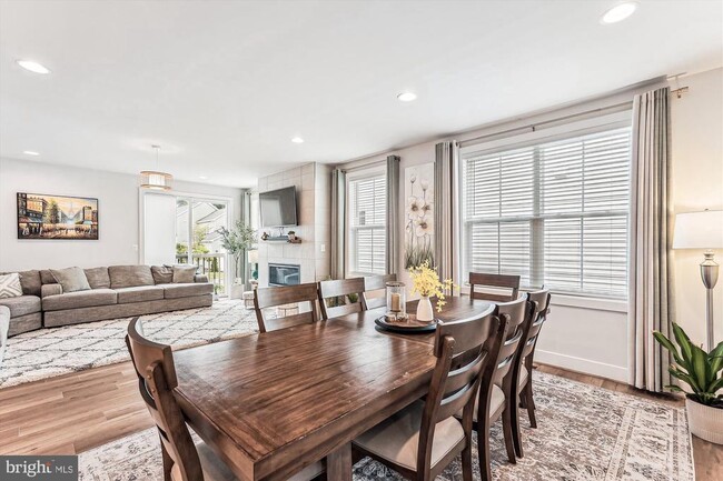 Building Photo - 42023 Spring Air Dr