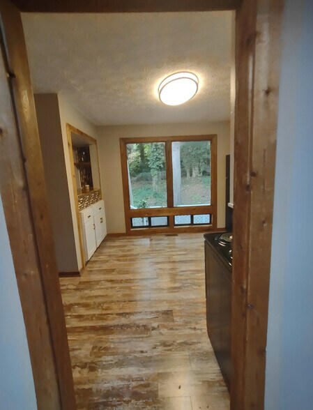 Building Photo - Room in House on New Crossing Trail E