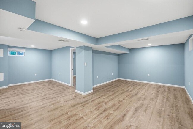 Building Photo - 809 Woodley Dr