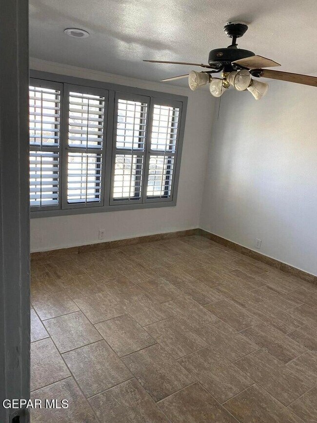 Building Photo - 4001 Trowbridge Dr