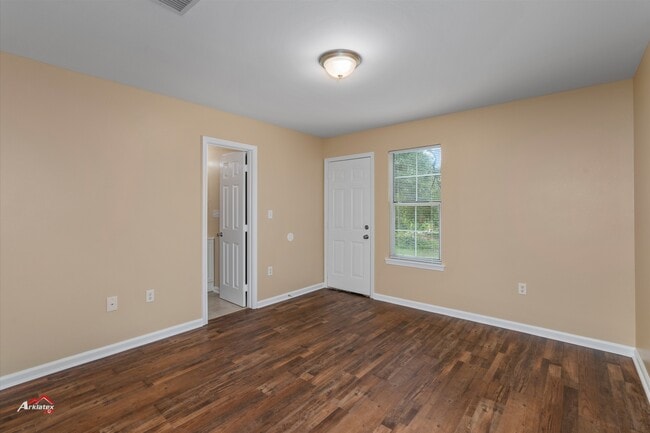 Building Photo - 1155 Pecan St