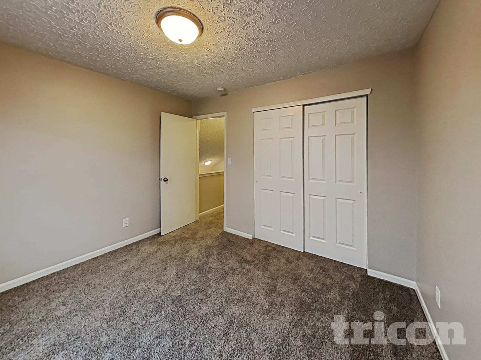 Building Photo - 4475 Connaught Dr E