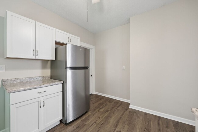 Building Photo - 3 Bed, 1 Bath Home with Fenced Backyard | Fresh Updates Throughout | Newark, OH