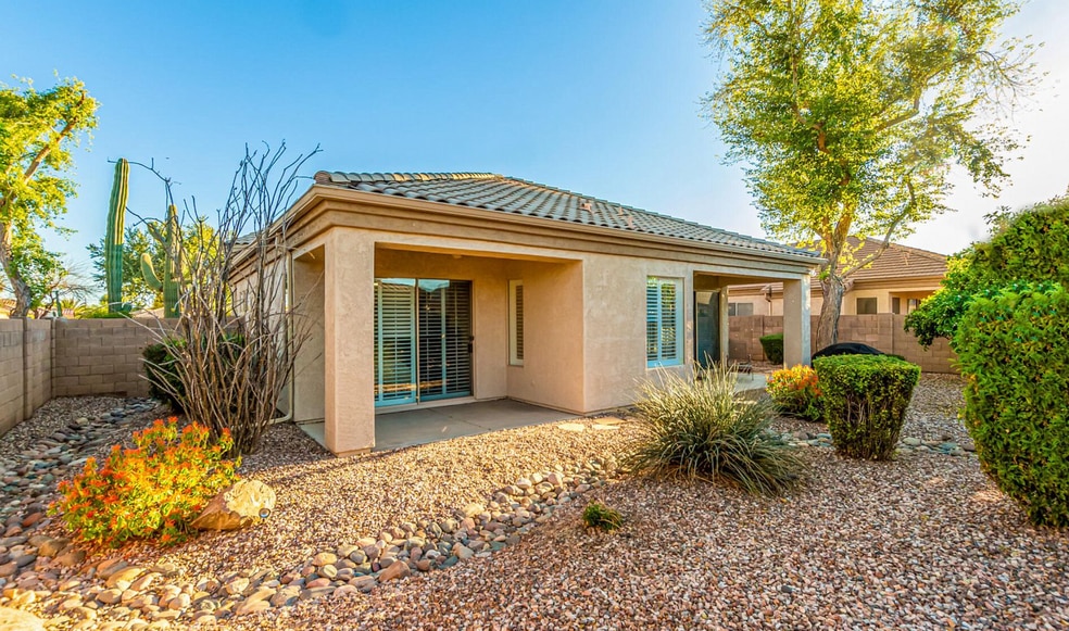 Building Photo - 892 W Raven Dr