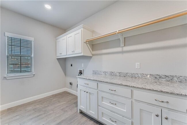 Building Photo - Minutes from I-49! 4BR/2.5BA Home