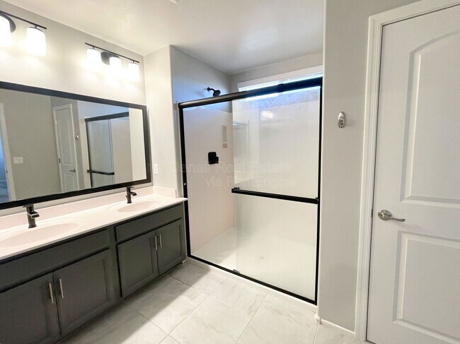 Building Photo - 8010 S Golden Bell Dr