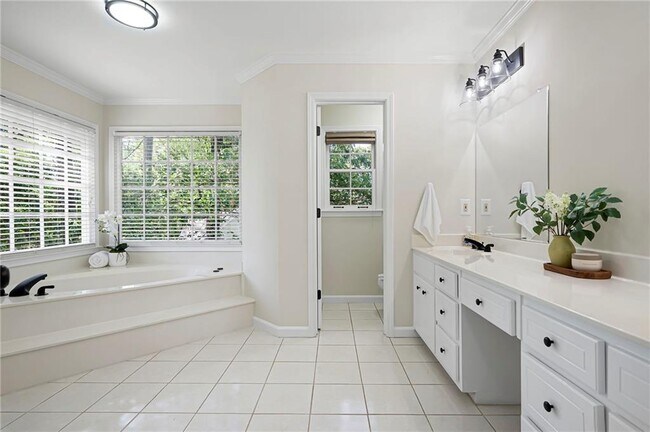 Building Photo - 4711 Oakleigh Manor Dr