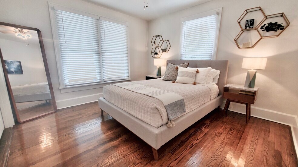 Building Photo - 2821 6th Ave N