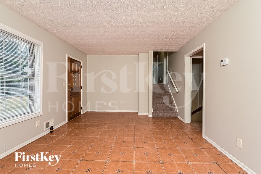 Building Photo - 3327 Creekwood Dr