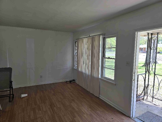 Building Photo - 514 Elliott Dr NW