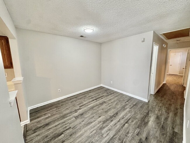 Building Photo - 5528 Ginners Dr