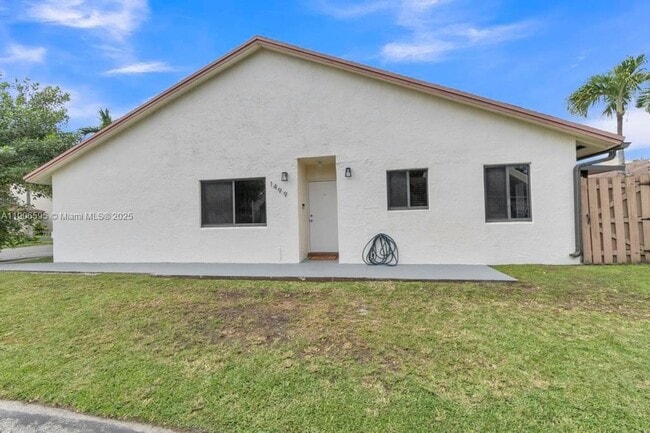 Building Photo - 1499 Yellowthroat St