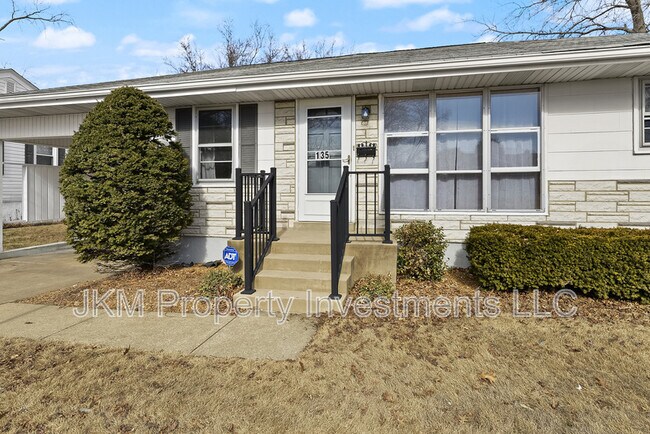 Building Photo - 135 St Maurice Ln