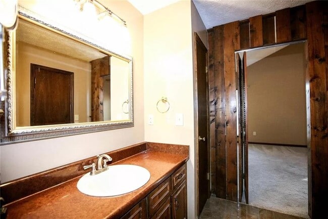 Building Photo - 5100 Forest Mist Dr