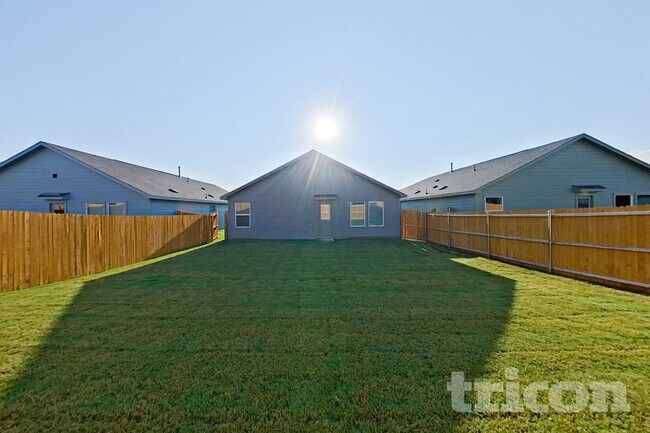 Building Photo - 830 Ginkgo Wy