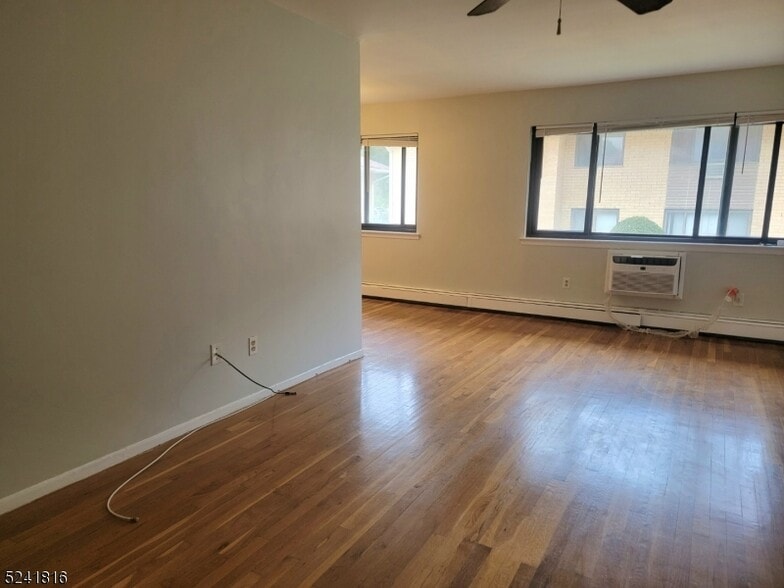 Sun lit rooms with large windows - 401 US-22