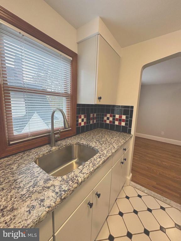 Building Photo - 1009 Parkside Ave.