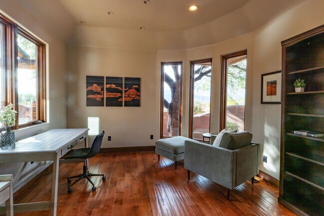 Building Photo - Furnished 3 Bedroom Entrada Home!!