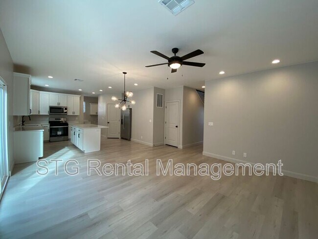 Building Photo - 840 Twin Lakes Dr