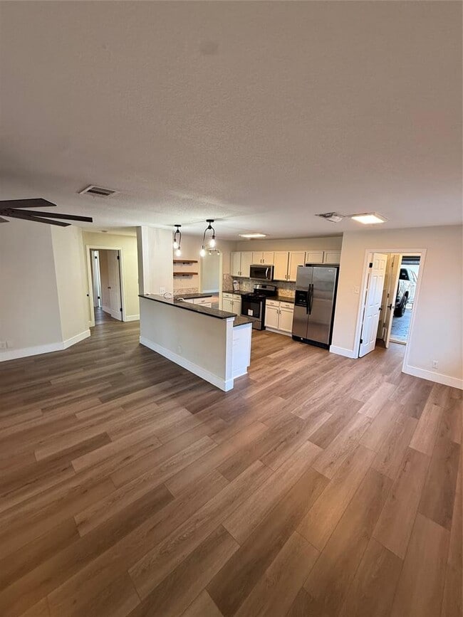 Building Photo - 108 Presidio Dr