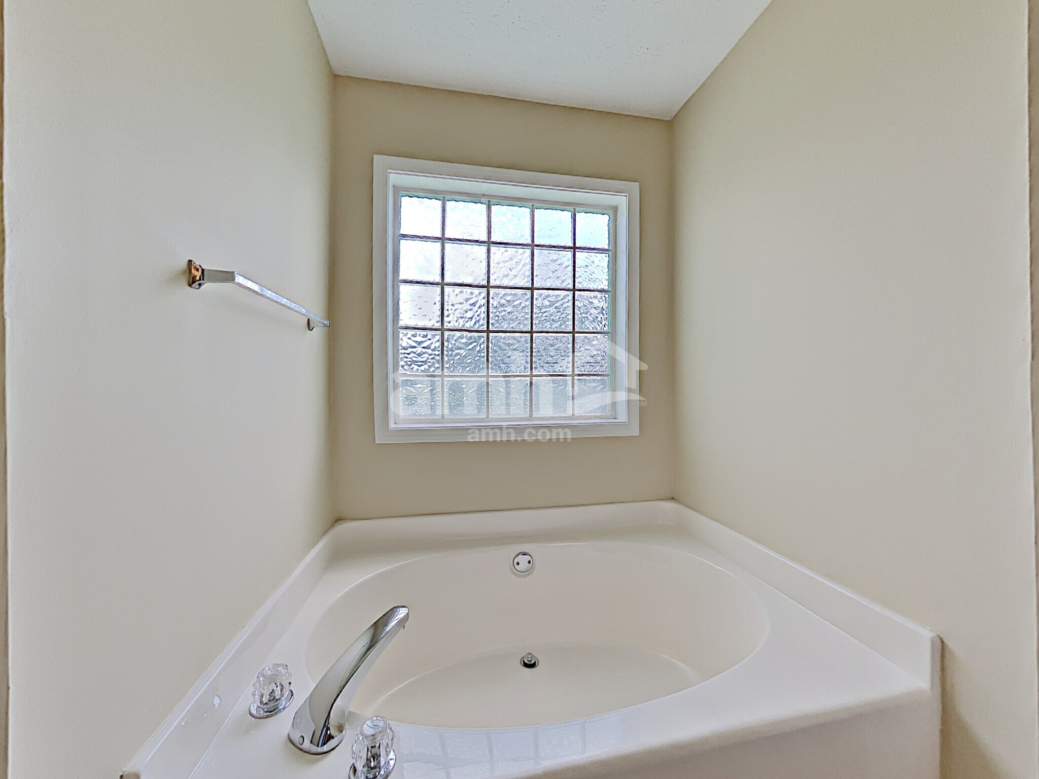 Building Photo - 9009 Lomond Dr