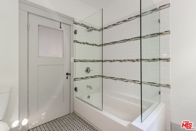 Building Photo - 2027 Canyon Dr