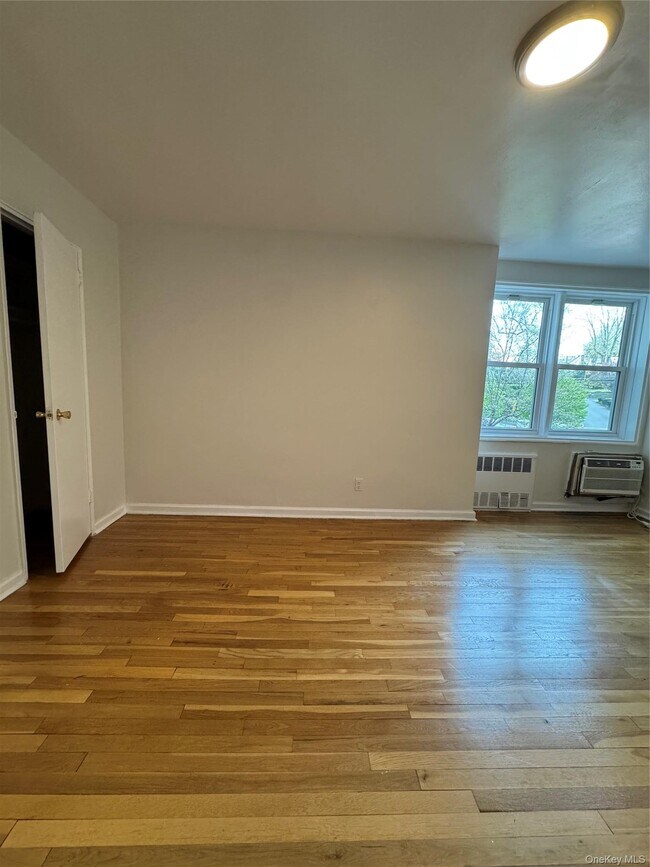 Building Photo - 700 Scarsdale Ave