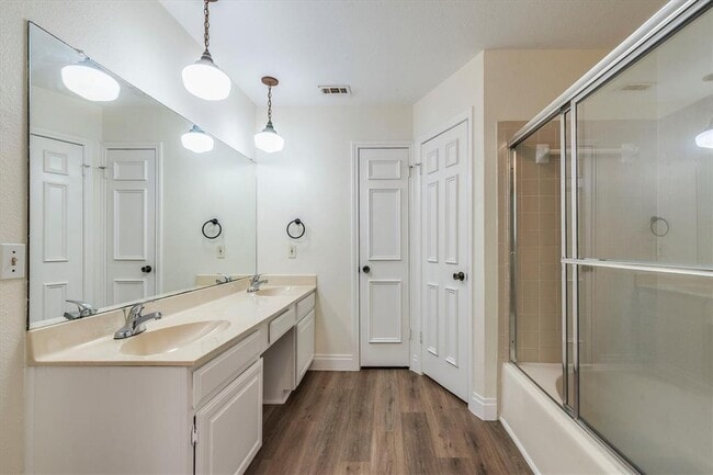 Building Photo - 13109 Marble Falls Cove