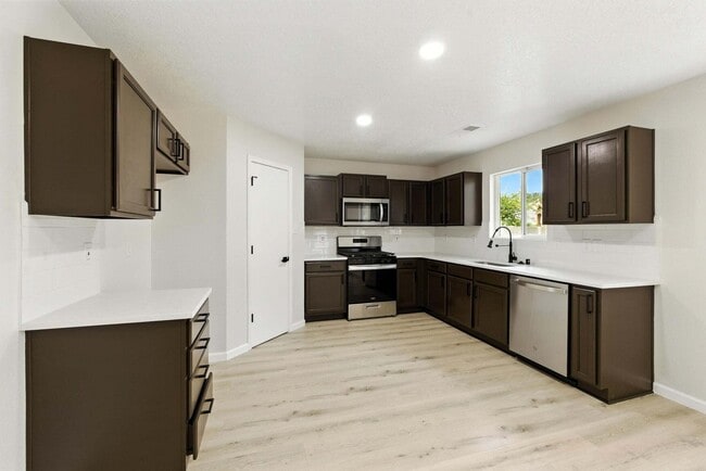 Building Photo - 528 Talladega St SE