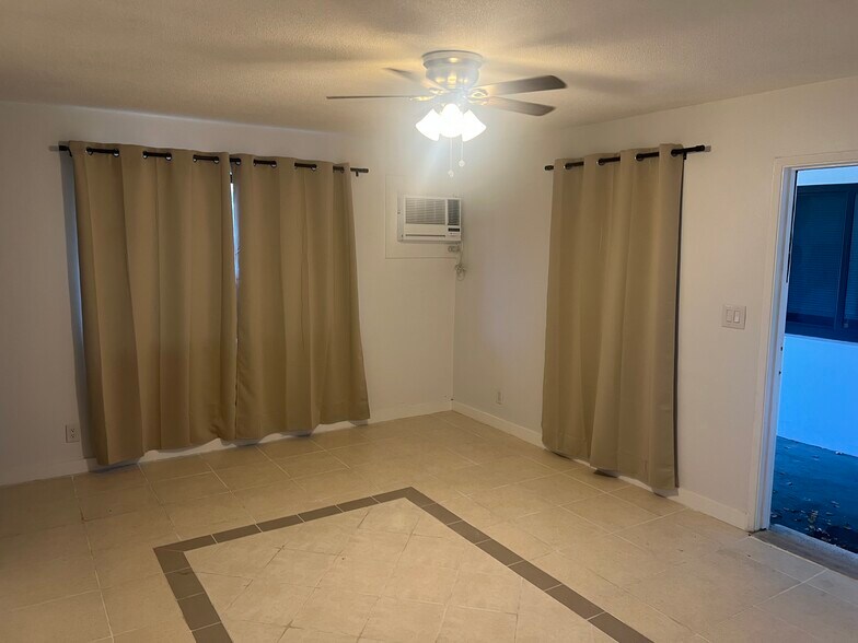 Living room - 5851 NE 18th Ave