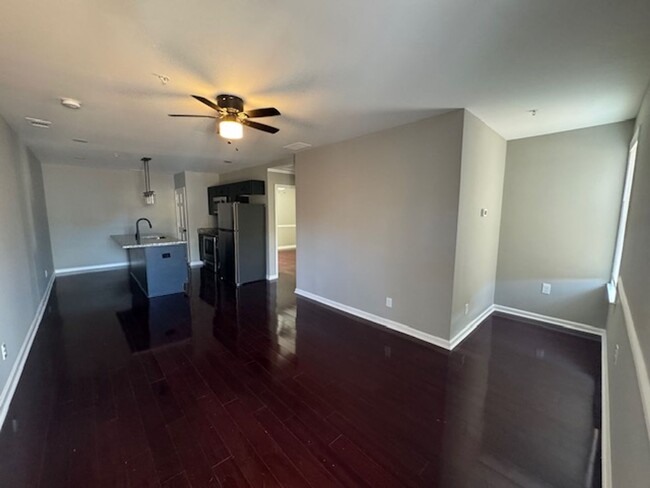 Building Photo - Gorgeous 3 Bedroom / 2 bath Loft in Downto...