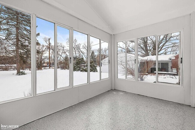 Building Photo - 7618 Sylvan St