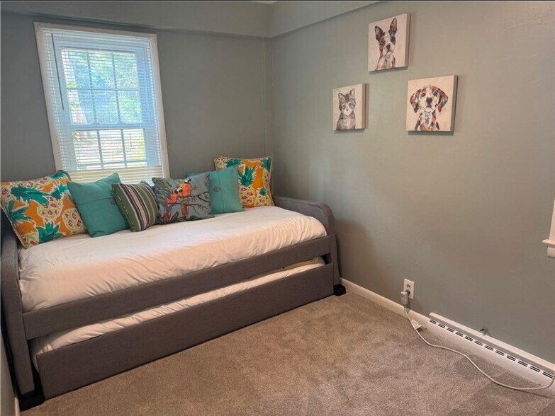 Building Photo - 3126 East Ave