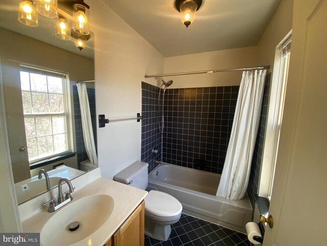 Building Photo - 6603 Colonial Ct