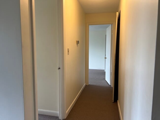 Building Photo - 900 Governors Dr