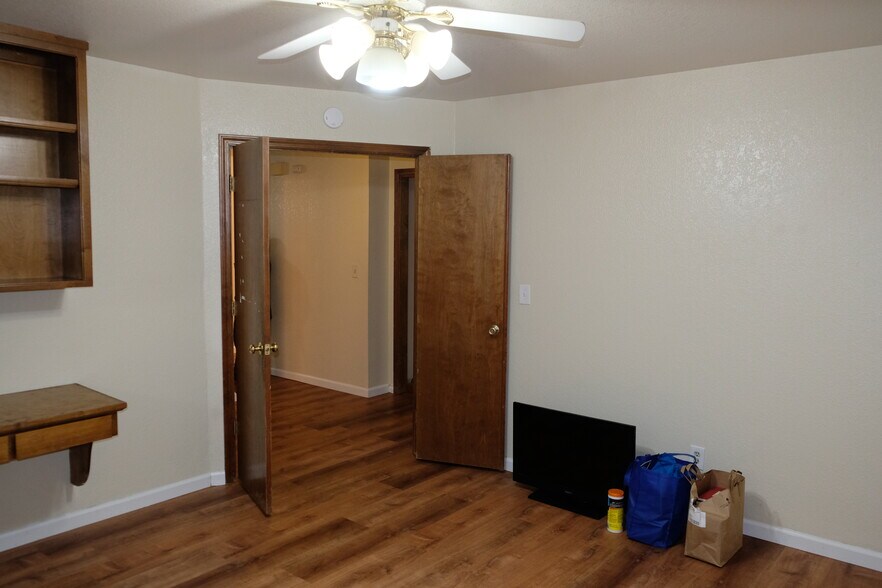 2nd Bedroom - 118 W Beverly Pl