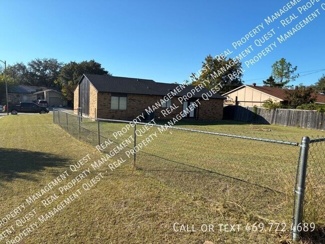 Building Photo - 5105 Sandalwood Ln