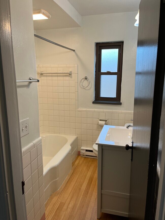 Building Photo - 539 Hadley Ave