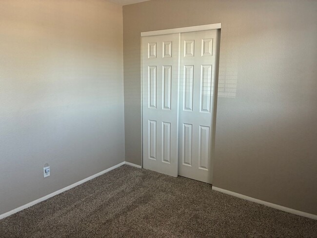 Building Photo - Spacious 4 BR 2BA w/ Large Lot in Paradise Valley!!  Located at 36th St and Greenway